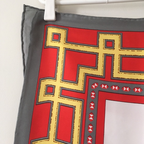 New British Museum Silk Twill Hand Rolled Ancient Roman Britain Theme Scarf - Picture 3 of 3